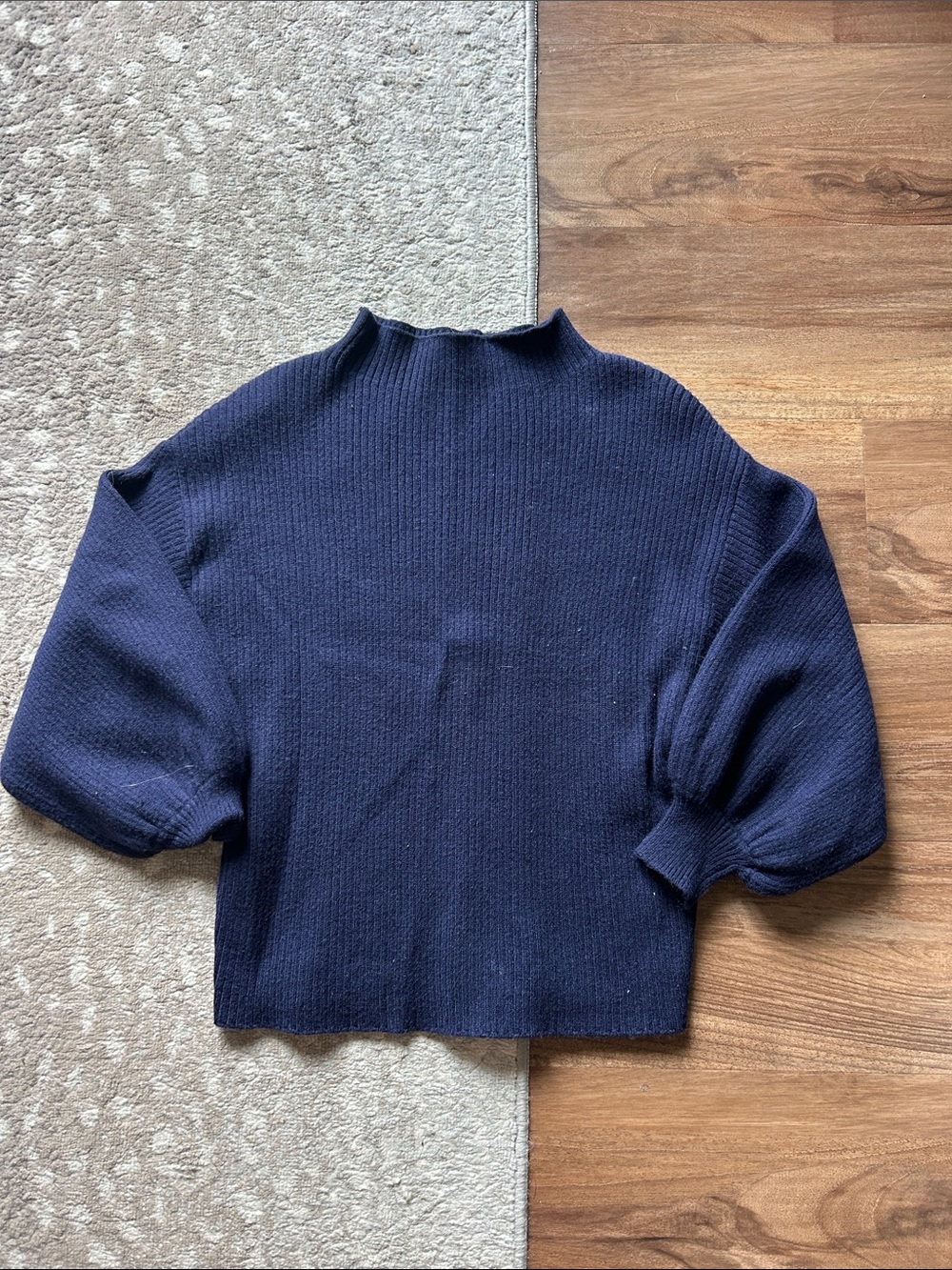 Line & Dot sweater